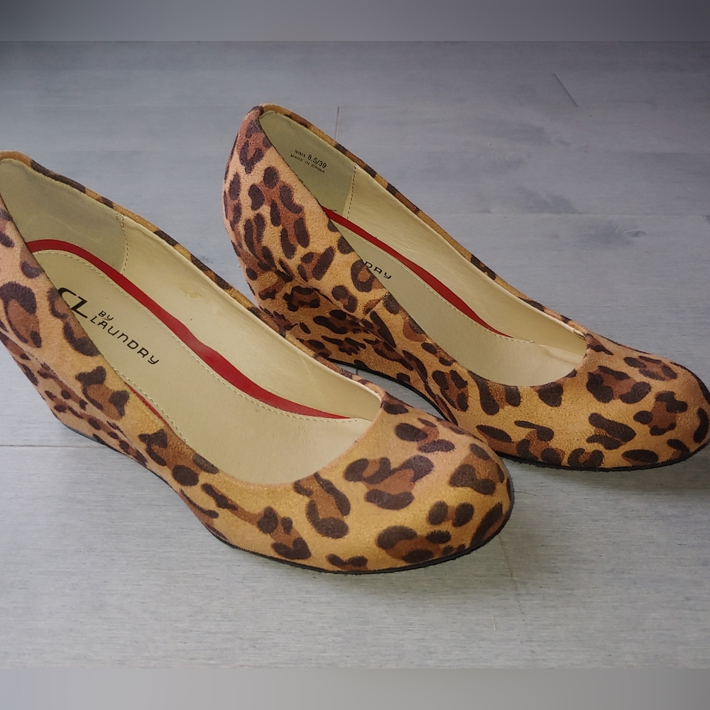 EUC CL by Laundry Leopard Print Faux Suede Wedge Pump - Size 8.5